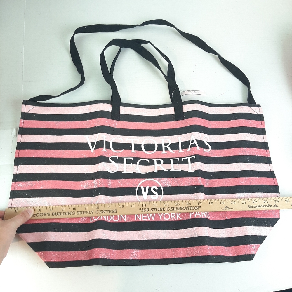 🛍NWT Victoria’s Secret Pink/Black Stripes Weekend Bag And Lot Of Gift Bags - Picture 3 of 8